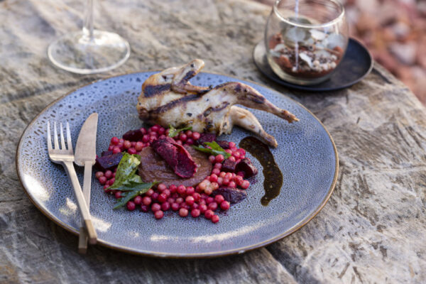 Enjoy the air-conditioned comfort of the restaurant or unwind with a glass of wine in its alfresco setting, admiring views of the lush tropical gardens and the sparkling outdoor pool. Food lovers will be spoiled for choice with an exciting menu featuring modern Australian cuisine with a twist of the Territory. Open daily for a full buffet breakfast, lunch and dinner.